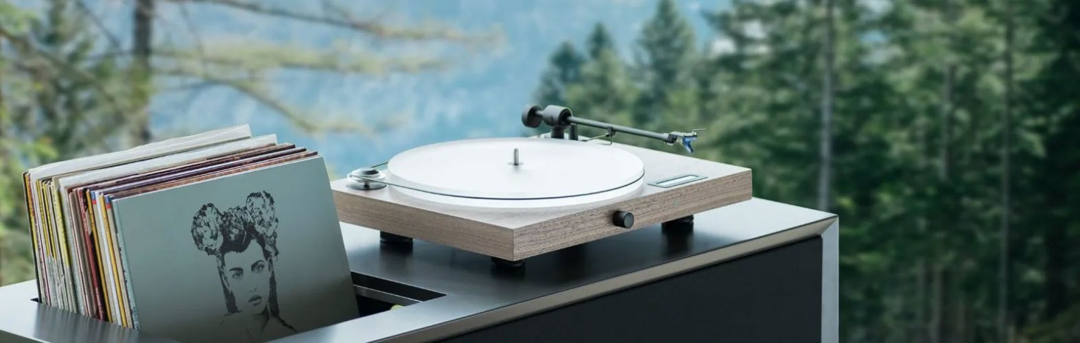 Pro-Ject Juke Box S2 (Walnut) в интерьере