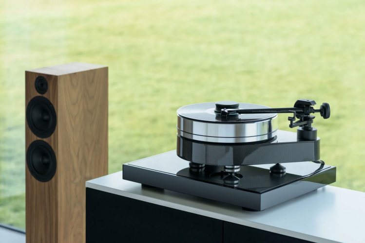 Pro-Ject RPM 9 Carbon (Piano Black) в интерьере