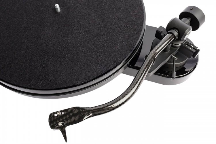 Pro-Ject RPM 1 Carbon (High Gloss Black)