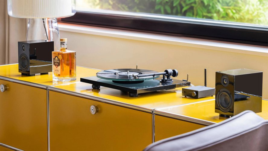 Pro-Ject T1 EVO Phono High Gloss Black Проигрыватель винила