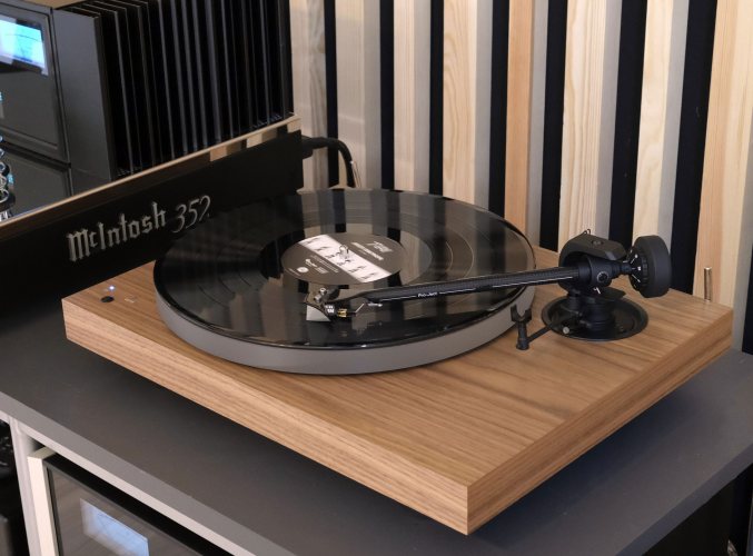 Pro-Ject X1 (Walnut)