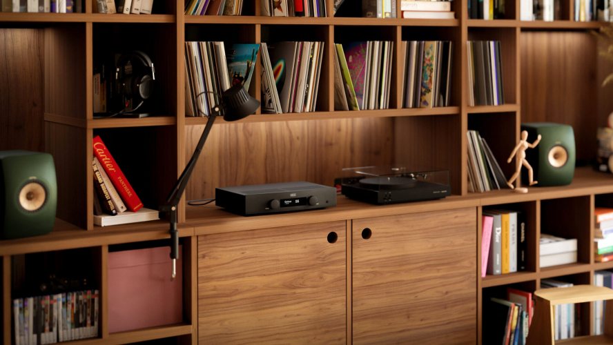 Hegel H150 Black В интерьере