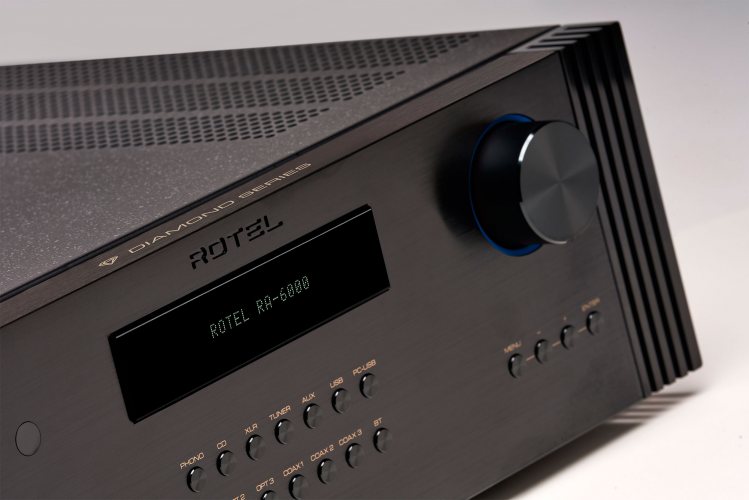 Rotel RA-6000 (Black) передняя панель