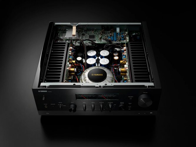 Yamaha R-N2000A Black Сетевой Hi-Fi-ресивер