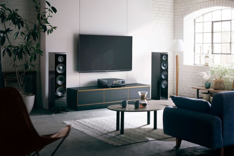 Yamaha R-N2000A Black Сетевой Hi-Fi-ресивер