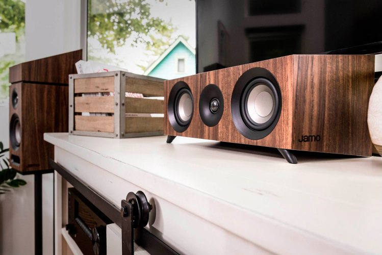 Jamo S 81 CEN (Walnut) в интерьере